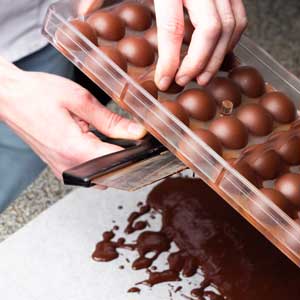Avskrapning av chokladform